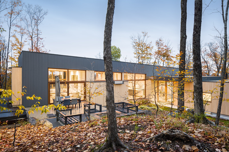 Press kit | 1572-06 - Press release | The Hauts-Bois House - Thellend Fortin Architectes - Residential Architecture - Photo credit: Charles Lanteigne