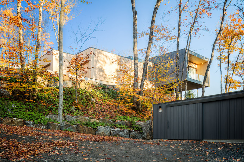 Press kit | 1572-06 - Press release | The Hauts-Bois House - Thellend Fortin Architectes - Residential Architecture - Photo credit: Charles Lanteigne