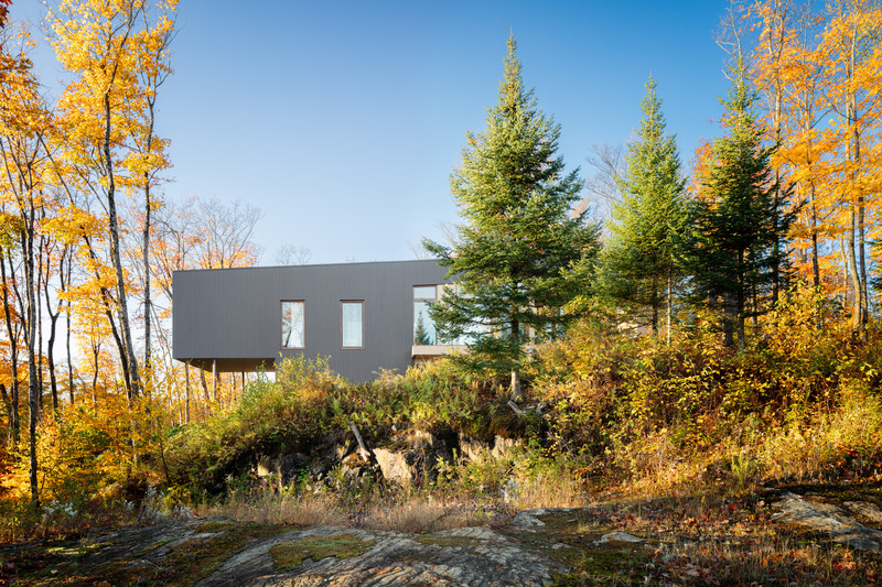 Press kit | 1572-06 - Press release | The Hauts-Bois House - Thellend Fortin Architectes - Residential Architecture - Photo credit: Charles Lanteigne