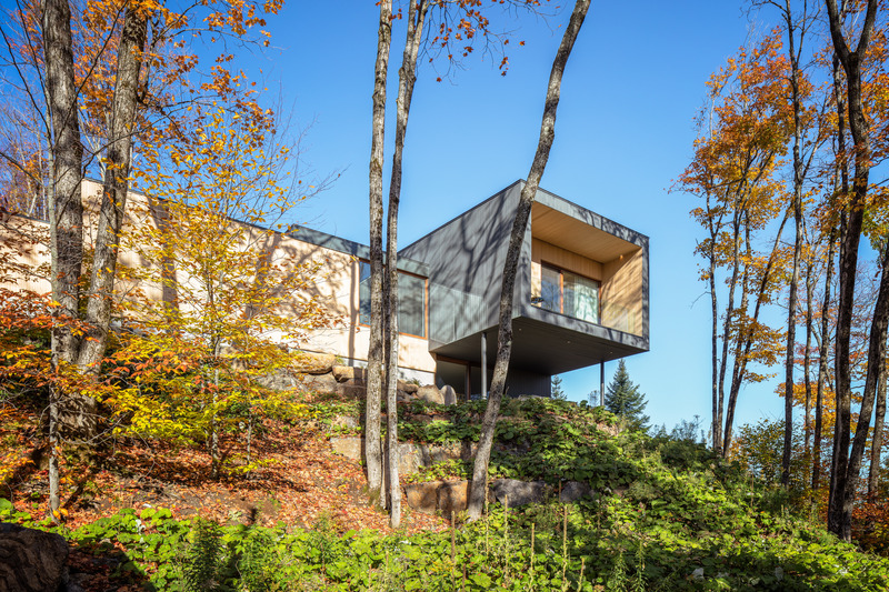 Press kit | 1572-06 - Press release | The Hauts-Bois House - Thellend Fortin Architectes - Residential Architecture - Photo credit: Charles Lanteigne