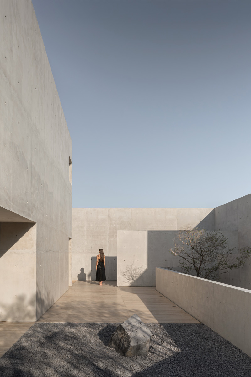 Dossier de presse | 5118-06 - Communiqué de presse | Casa Tao - HW Studio - Architecture résidentielle - Patio Extérieur - Crédit photo : Hugo Tirso Domínguez