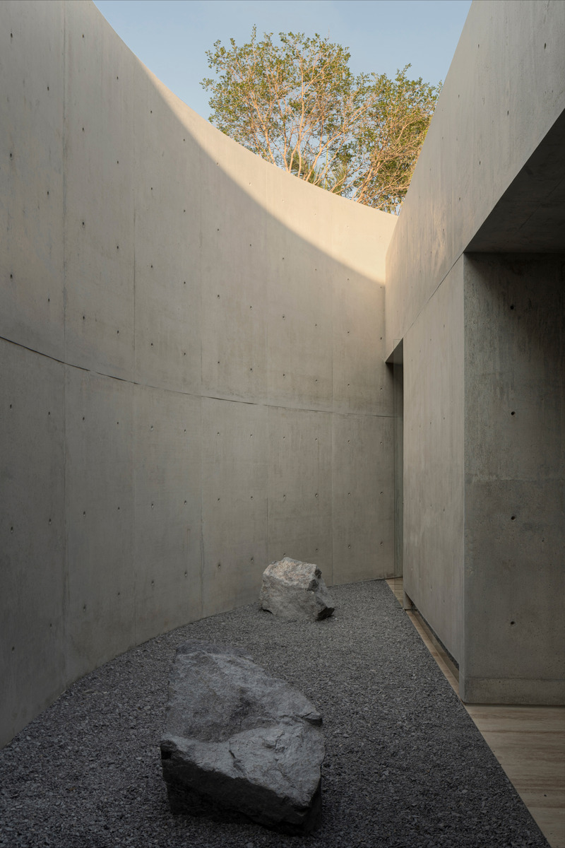 Dossier de presse | 5118-06 - Communiqué de presse | Casa Tao - HW Studio - Architecture résidentielle - Cour des Chambres - Crédit photo : César Belio