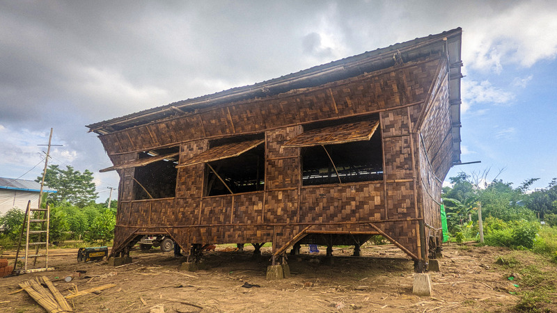 Press kit | 7035-02 - Press release | Bamboo Housing Resists 7.7 Earthquake in Conflict-Torn Myanmar, Built for Displaced Families - Blue Temple - Institutional Architecture - Exterior view of a bamboo relief house on raised stilts, built with woven bamboo panels for displaced families. - Photo credit: Raphaël Ascoli