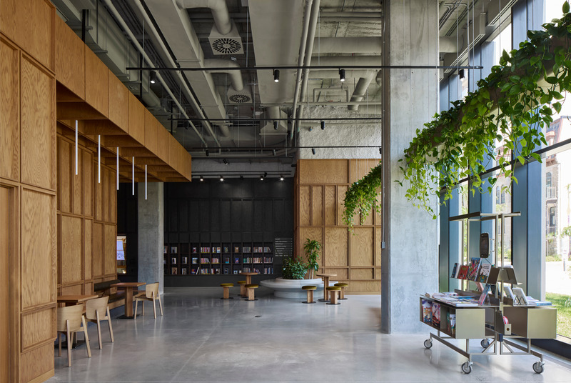 Dossier de presse | 1914-06 - Communiqué de presse | Centre Sanaaq - Pelletier de Fontenay + Architecture49 + Atelier Zébulon Perron - Architecture institutionnelle - Centre Sanaaq - Bibliothèque express - Crédit photo : James Brittain