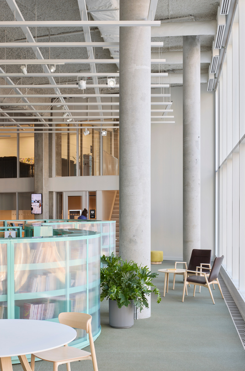 Dossier de presse | 1914-06 - Communiqué de presse | Centre Sanaaq - Pelletier de Fontenay + Architecture49 + Atelier Zébulon Perron - Architecture institutionnelle - Centre Sanaaq - Bibiothèque - Crédit photo : James Brittain