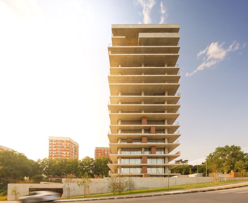 Dossier de presse | 7557-06 - Communiqué de presse | Miramar Tower - OODA - Architecture résidentielle - Crédit photo : Fernando Guerra