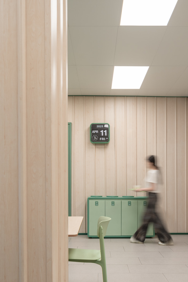 Press kit | 3531-16 - Press release | Hi Inn, Self-Service‍ - Vermilion Zhou Design Group - Commercial Interior Design - <p>Self-service Dining Area</p> - Photo credit: Jian Quan Wu<span></span>