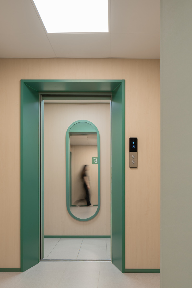 Press kit | 3531-16 - Press release | Hi Inn, Self-Service‍ - Vermilion Zhou Design Group - Commercial Interior Design - <p>Elevator</p> - Photo credit: Jian Quan Wu<span></span>