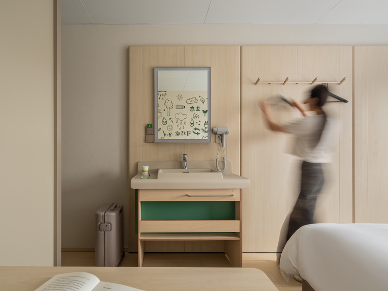 Press kit | 3531-16 - Press release | Hi Inn, Self-Service‍ - Vermilion Zhou Design Group - Commercial Interior Design - <p>Unitized Guestroom Modules: Prefab Precision, Operational Flexibility</p> - Photo credit: Jian Quan Wu<span></span>