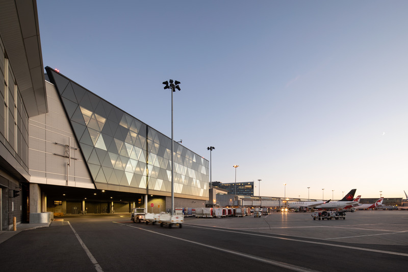 Press kit | 2275-07 - Press release | A New Centre Enhances the Transit Experience at YUL Montréal–Trudeau International Airport - Jodoin Lamarre Pratte architectes - Commercial Architecture - Photo credit: <p class="">Adrien Williams</p>