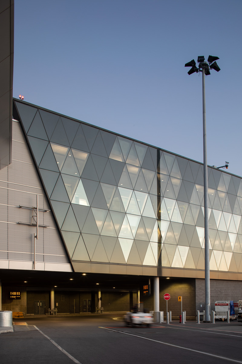 Press kit | 2275-07 - Press release | A New Centre Enhances the Transit Experience at YUL Montréal–Trudeau International Airport - Jodoin Lamarre Pratte architectes - Commercial Architecture - Photo credit: <p class="">Adrien Williams</p>