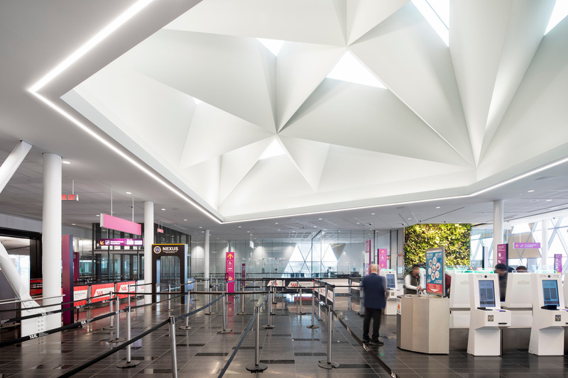 Press kit | 2275-07 - Press release | A New Centre Enhances the Transit Experience at YUL Montréal–Trudeau International Airport - Jodoin Lamarre Pratte architectes - Commercial Architecture - Photo credit: <p class="">Adrien Williams</p>