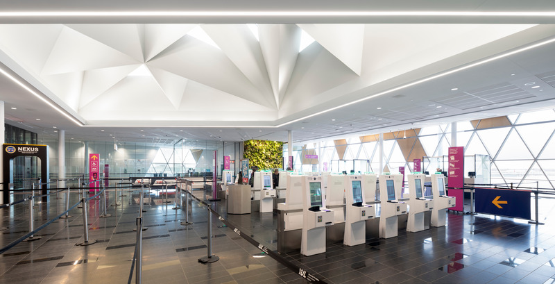 Press kit | 2275-07 - Press release | A New Centre Enhances the Transit Experience at YUL Montréal–Trudeau International Airport - Jodoin Lamarre Pratte architectes - Commercial Architecture - Photo credit: <p class="">Adrien Williams</p>