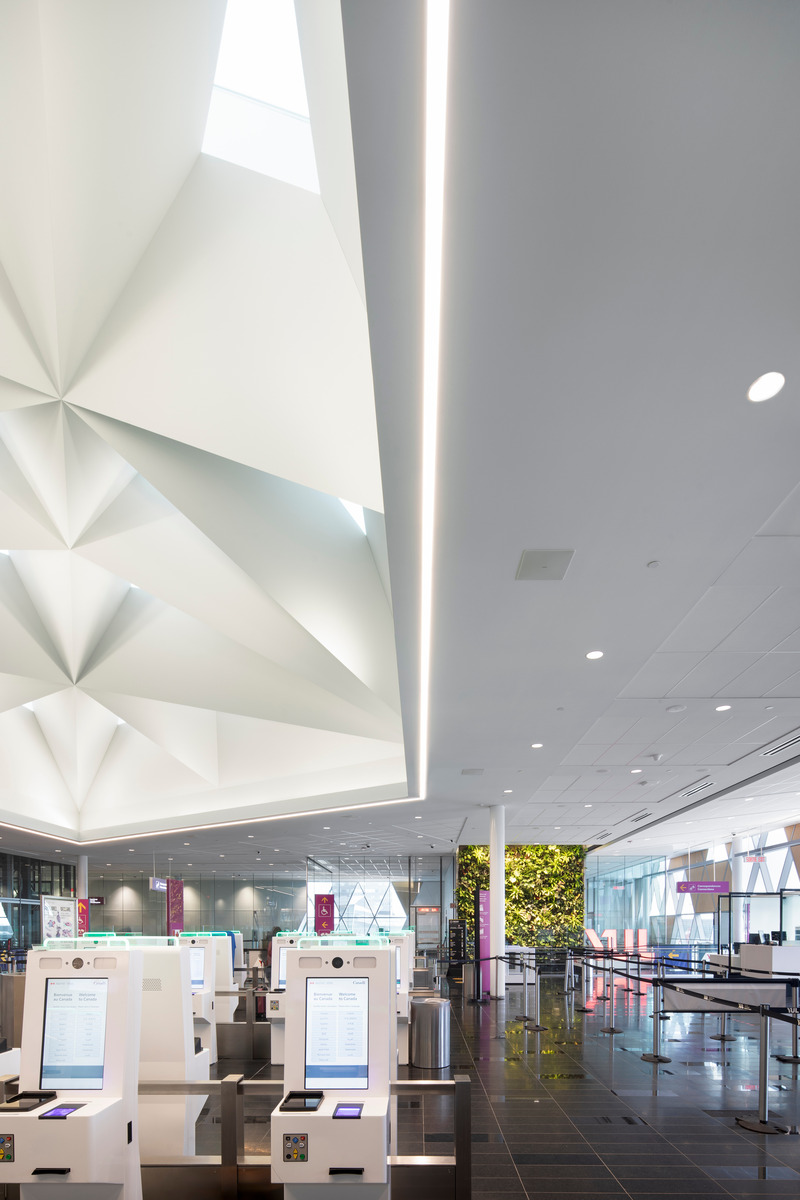 Press kit | 2275-07 - Press release | A New Centre Enhances the Transit Experience at YUL Montréal–Trudeau International Airport - Jodoin Lamarre Pratte architectes - Commercial Architecture - Photo credit: <p class="">Adrien Williams</p>