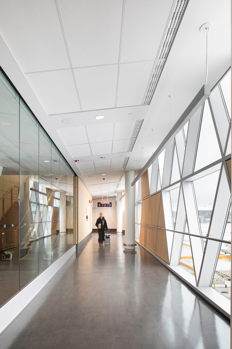 Press kit | 2275-07 - Press release | A New Centre Enhances the Transit Experience at YUL Montréal–Trudeau International Airport - Jodoin Lamarre Pratte architectes - Commercial Architecture - Photo credit: <p class="">Adrien Williams</p>