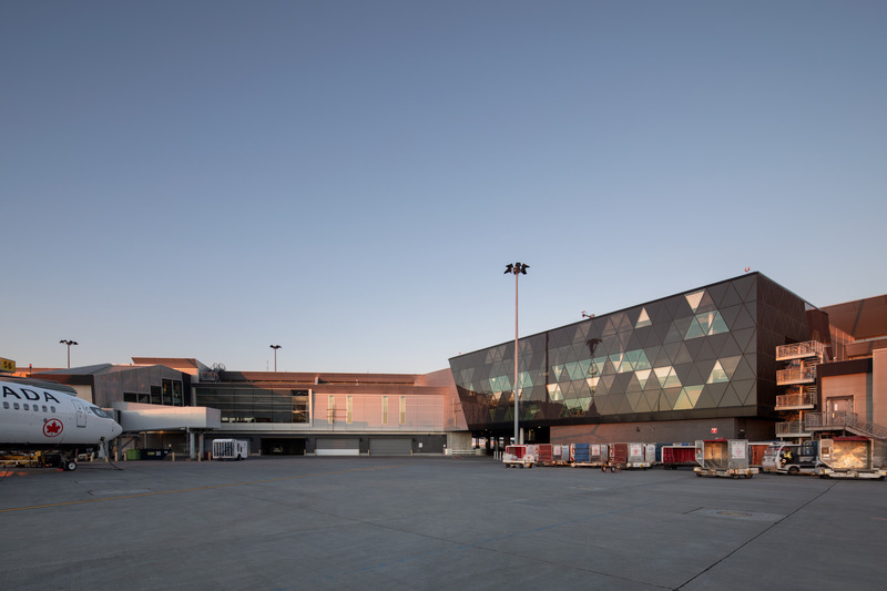 Press kit | 2275-07 - Press release | A New Centre Enhances the Transit Experience at YUL Montréal–Trudeau International Airport - Jodoin Lamarre Pratte architectes - Commercial Architecture - Photo credit: <p class="">Adrien Williams</p>