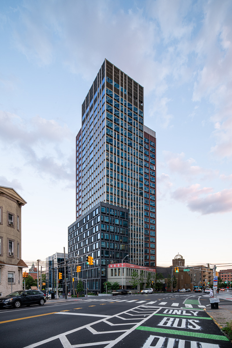 Press kit | 1472-10 - Press release | Journal Square Urby - Concrete Amsterdam - Residential Architecture - Photo credit: Robert Tsai 