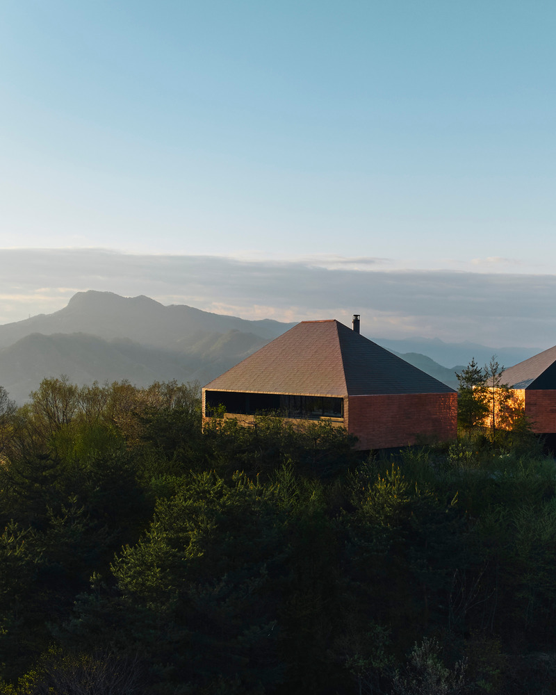 Press kit | 7541-04 - Press release | Architecture Hunter Awards 2025 Winners Announcement: Celebrating Global Creativity and Innovation in Architecture and Design - Architecture Hunter - Competition - Architecture | Hotels &amp; Resorts: NOT A HOTEL MINAKAMI TOJI by Suppose Design Office - Photo credit: © Hasegawa Kenya