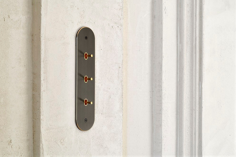 Press kit | 2630-18 - Press release | Bespoke Creations: Meljac’s Signature - Meljac - Lighting Design - <p class="">Ellipse collection, Blackstone Chelsea finish, bespoke format </p><p class="">Private mansion, Collonges-au-Mont-d’Or, Rhône, 2025</p><p class="">Interior design: David Fleury</p> - Photo credit: Studios Erick Saillet