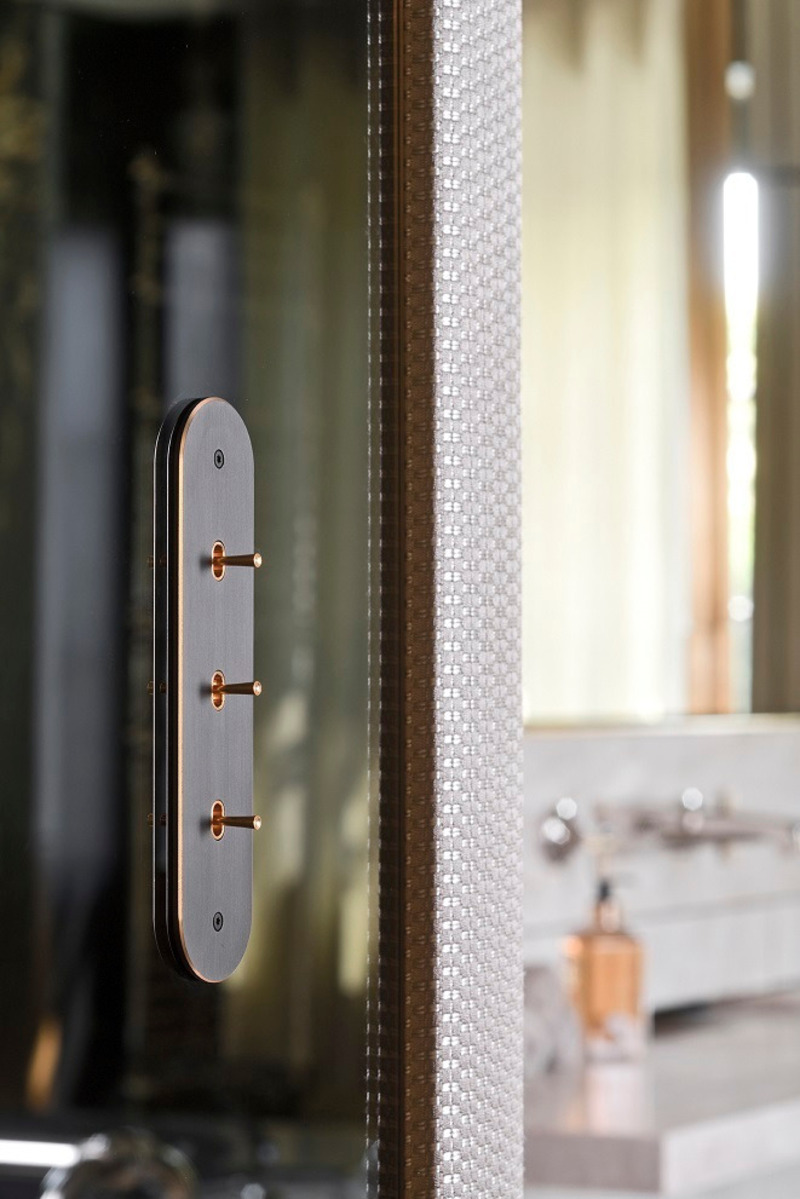 Press kit | 2630-18 - Press release | Bespoke Creations: Meljac’s Signature - Meljac - Lighting Design - <p class="">Ellipse collection, Blackstone Chelsea finish, bespoke format </p><p class="">Private mansion, Collonges-au-Mont-d’Or, Rhône, 2025</p><p class="">Interior design: David Fleury</p> - Photo credit: Studios Erick Saillet