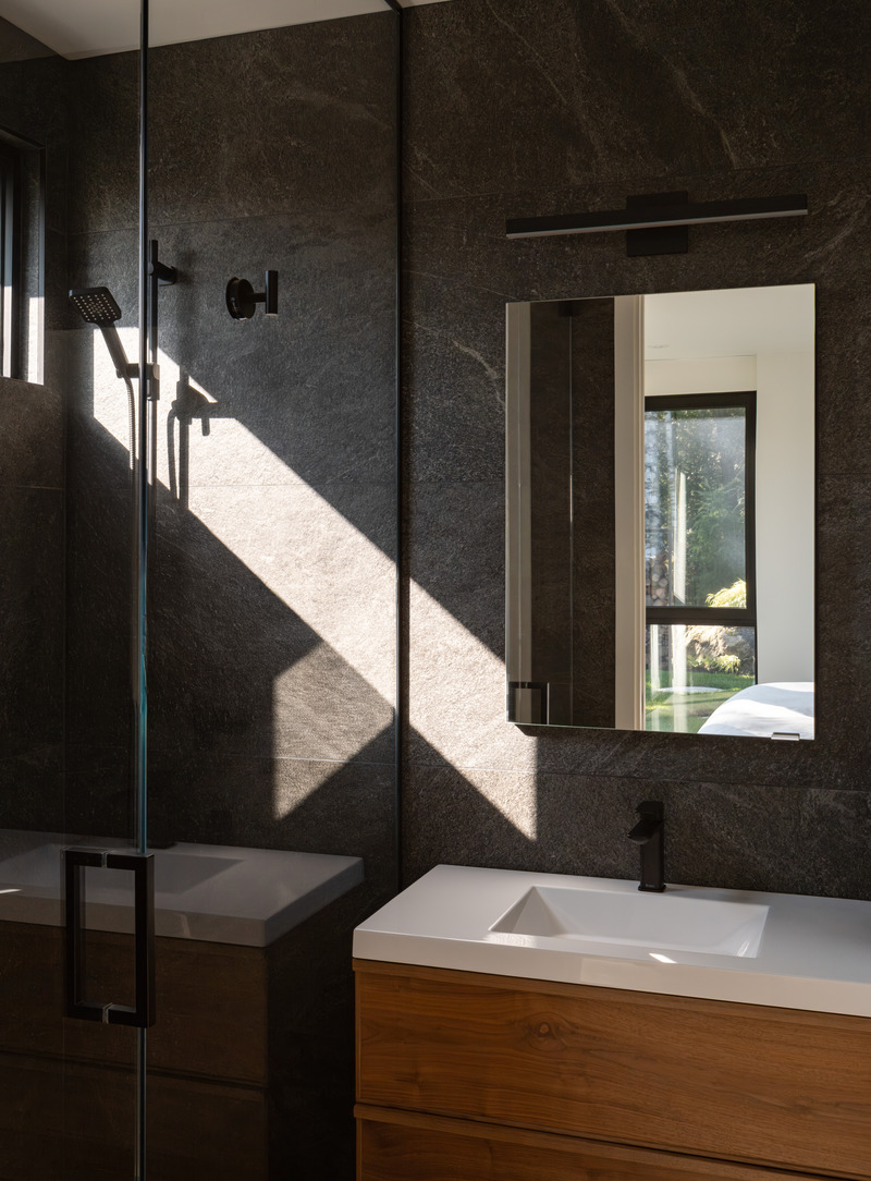 Press kit | 1678-11 - Press release | Intervalle - Atelier BOOM-TOWN - Residential Architecture - Bathroom - Photo credit: Vincent Brillant, photographe