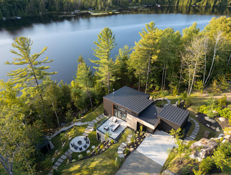 Press kit | 1678-11 - Press release | Intervalle - Atelier BOOM-TOWN - Residential Architecture - Aerial view, Lake Fournelle - Photo credit: Vincent Brillant, photographe