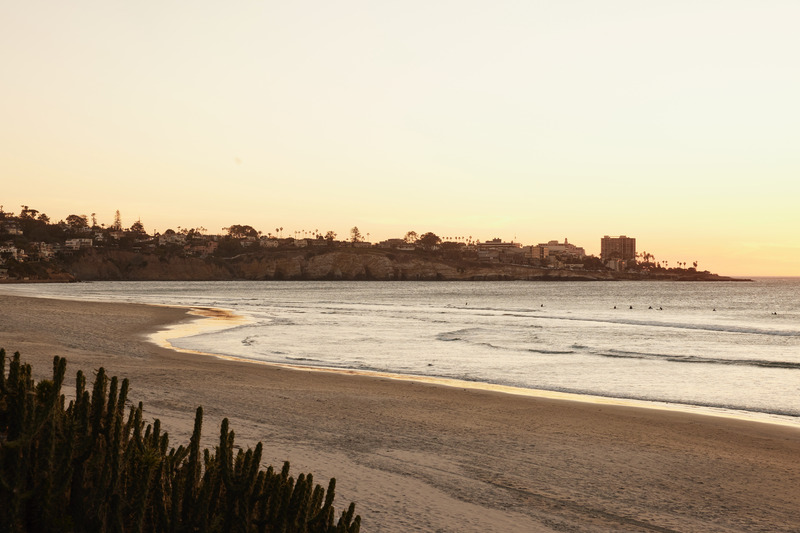 Press kit | 6087-07 - Press release | Study in Serenity: A Beachside Haven of Precision and Craftsmanship - Daniel Joseph Chenin - Residential Interior Design - The coastline at dusk, where the tide carves silver traces across the sand and the horizon dissolves into light. A view that anchors the home in the eternal rhythm of the sea - Photo credit: Tim Hirschmann