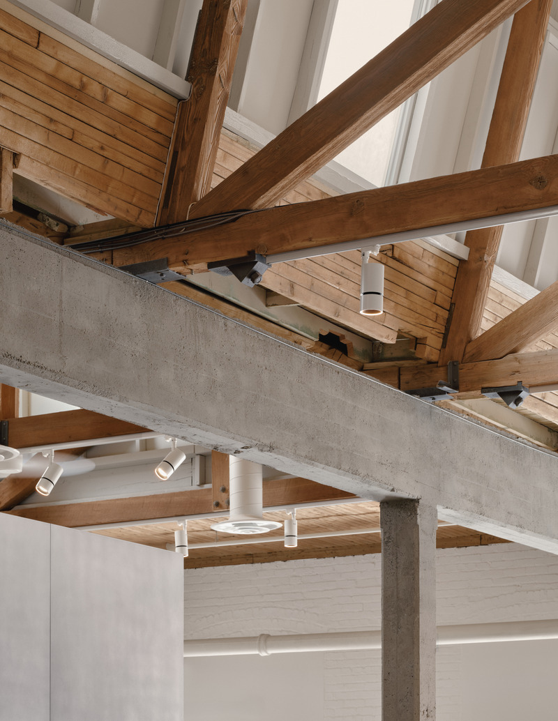 Press kit | 1685-15 - Press release | FOIL Gallery - Atelier L'Abri - Commercial Architecture - Photo credit: Alex Lesage