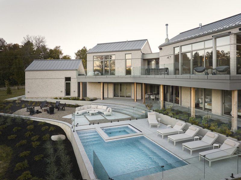 Dossier de presse | 5621-05 - Communiqué de presse | Hameau rural - MUUK Architecture - Architecture résidentielle - pool - Crédit photo : philbernard_photographe