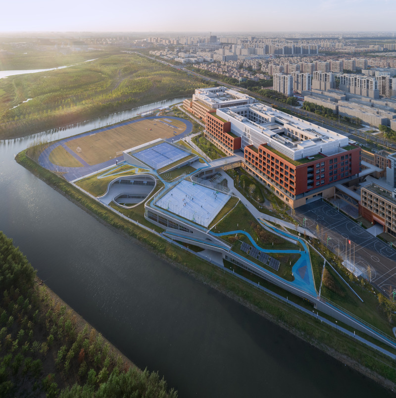 Dossier de presse | 7733-02 - Communiqué de presse | Island City Life - c+d studio - Architecture institutionnelle - bird's eye view from the Island side - Crédit photo : Shan Liang