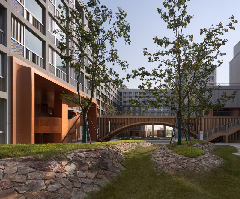 Dossier de presse | 7733-02 - Communiqué de presse | Island City Life - c+d studio - Architecture institutionnelle - courtyard of dormitory area - Crédit photo : Shan Liang