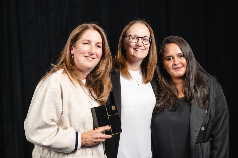 Dossier de presse | 704-08 - Communiqué de presse | Les Prix d’excellence 2025 de l’APDIQ célèbrent 90 ans de talent et d’audace en design d’intérieur - Association professionnelle des designers d’intérieur du Québec (APDIQ) - Évènement + Exposition - Chantal Panneton, Céline Pesant et Hala Shaat, lauréates du Prix Design dans la catégorie Projets spéciaux pour le projet Bloome - Crédit photo : Photo : Hardiesse Productions