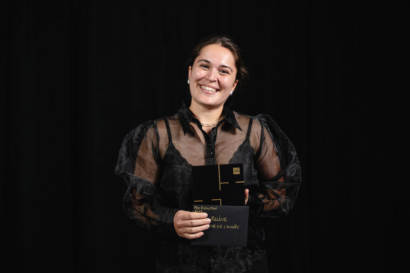 Dossier de presse | 704-08 - Communiqué de presse | Les Prix d’excellence 2025 de l’APDIQ célèbrent 90 ans de talent et d’audace en design d’intérieur - Association professionnelle des designers d’intérieur du Québec (APDIQ) - Évènement + Exposition - Delphine Lavallée, récipiendaire du Prix Gertrude Néron, élève de l'année - Crédit photo : Photo : Hardiesse Productions