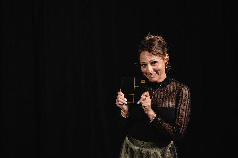 Dossier de presse | 704-08 - Communiqué de presse | Les Prix d’excellence 2025 de l’APDIQ célèbrent 90 ans de talent et d’audace en design d’intérieur - Association professionnelle des designers d’intérieur du Québec (APDIQ) - Évènement + Exposition - Julie Picard, lauréat du Prix Design dans la catégorie Rénovation Cuisine pour le projet Amyot - Crédit photo : Photo : Hardiesse Productions