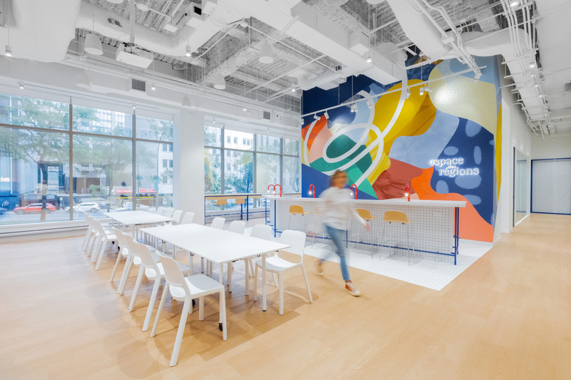 Dossier de presse | 704-08 - Communiqué de presse | Les Prix d’excellence 2025 de l’APDIQ célèbrent 90 ans de talent et d’audace en design d’intérieur - Association professionnelle des designers d’intérieur du Québec (APDIQ) - Évènement + Exposition - <p>Le projet de relocalisation de la Fédération des chambres de commerce du Québec (FCCQ) visait à créer un siège social à l’image de son réseau : ouvert, inclusif et ancré dans la vitalité économique du Québec.</p><p><br></p><p>Designers : Véronique Chayer & Valérie Giroux</p> - Crédit photo : Crédits Photos: Yanick Lesperance