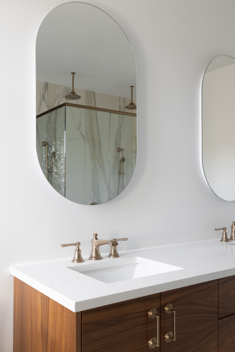 Dossier de presse | 704-08 - Communiqué de presse | Les Prix d’excellence 2025 de l’APDIQ célèbrent 90 ans de talent et d’audace en design d’intérieur - Association professionnelle des designers d’intérieur du Québec (APDIQ) - Évènement + Exposition - <p>Construite entre 1915 et 1918, la résidence Stirling à Montréal a traversé plus d’un siècle d’usages diversifiés, passant d’une demeure familiale à un lieu communautaire, puis à un centre de soins et de formation. Chaque transformation a laissé son empreinte sur l’intérieur du bâtiment, modifiant graduellement sa vocation résidentielle d’origine.</p><p><br></p><p>Designer : Karine Touzel</p> - Crédit photo : Crédits Photos: Florian Carbonara