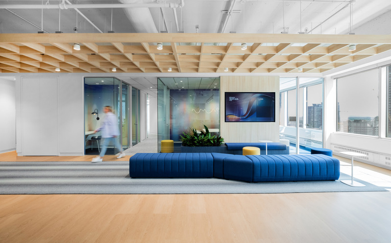 Dossier de presse | 704-08 - Communiqué de presse | Les Prix d’excellence 2025 de l’APDIQ célèbrent 90 ans de talent et d’audace en design d’intérieur - Association professionnelle des designers d’intérieur du Québec (APDIQ) - Évènement + Exposition - <p>Le projet XN Assurances visait à transformer un environnement de travail traditionnel en un espace flexible, dynamique et profondément humain, adapté aux nouvelles réalités postpandémiques</p><p><br></p><p>Designers : Valérie Giroux & Véronique Chayer </p> - Crédit photo : Crédits Photos: Yanick Lesperance