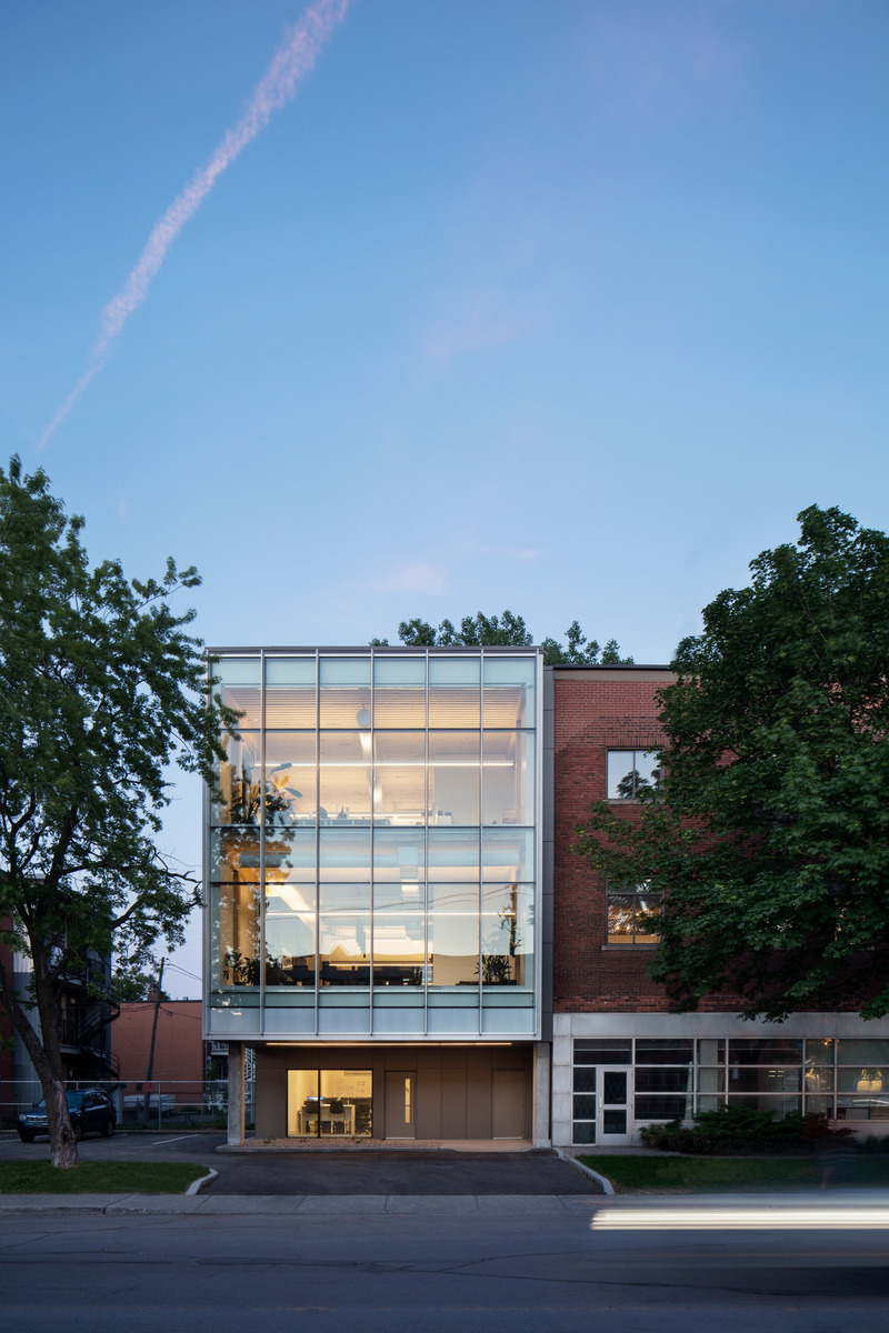 Dossier de presse | 2275-08 - Communiqué de presse | Le bien-être, la durabilité et la mise en valeur du patrimoine signent la transformation des bureaux de Jodoin Lamarre Pratte architectes - Jodoin Lamarre Pratte architectes - Architecture commerciale - Crédit photo : Adrien Williams