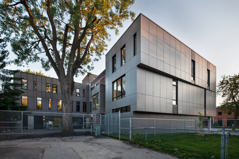Dossier de presse | 2275-08 - Communiqué de presse | Le bien-être, la durabilité et la mise en valeur du patrimoine signent la transformation des bureaux de Jodoin Lamarre Pratte architectes - Jodoin Lamarre Pratte architectes - Architecture commerciale - Crédit photo : Adrien Williams