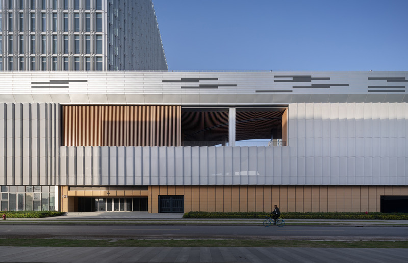 Press kit | 7733-03 - Press release | Dream Theater - c+d studio - Institutional Architecture - facade of the campus - Photo credit: Shan Liang