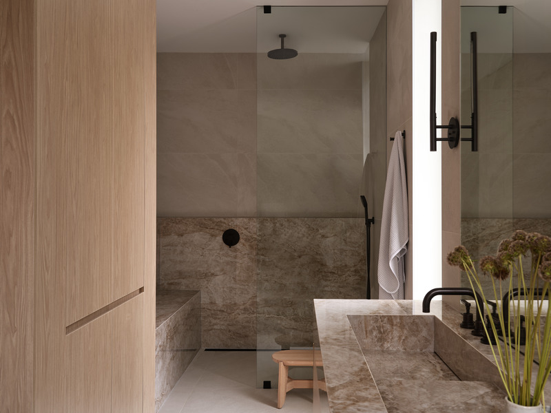 Dossier de presse | 7785-01 - Communiqué de presse | « Projet 21 » de LN Studio — Une maison familiale raffinée alliant élégance, fraîcheur et tranquillité - LN Studio - Design d’intérieur résidentiel - Crédit photo : Photo: Riley Snelling