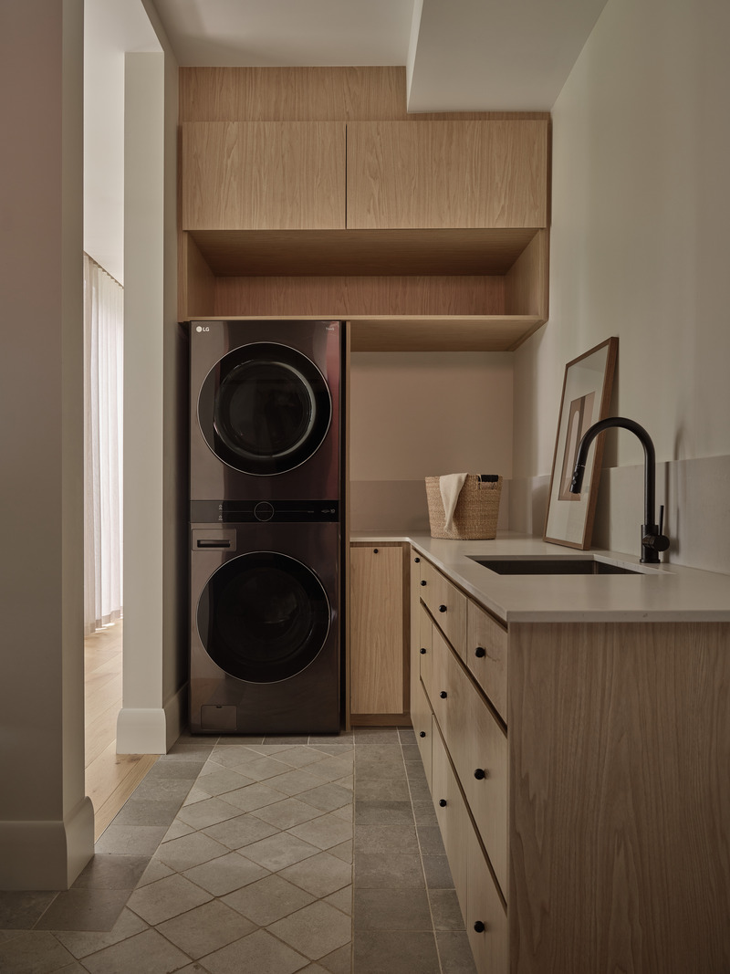 Dossier de presse | 7785-01 - Communiqué de presse | « Projet 21 » de LN Studio — Une maison familiale raffinée alliant élégance, fraîcheur et tranquillité - LN Studio - Design d’intérieur résidentiel - Crédit photo : Photo: Riley Snelling