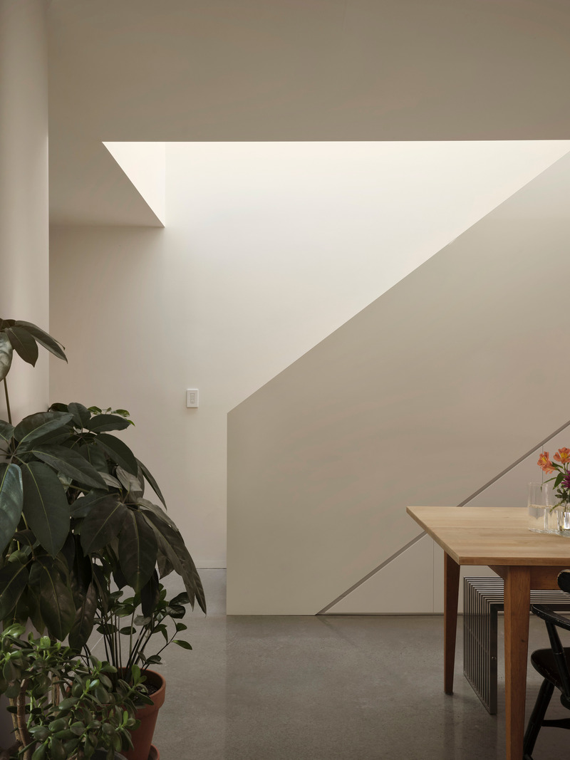 Dossier de presse | 7762-01 - Communiqué de presse | Les prix Mōnuma | Lauréats 2025 - La Pièce - Évènement + Exposition - <p>ARCHITECTURE | Rénovation 1M et moins</p><p>Cour de la Roche par assemblage studio</p> - Crédit photo : Maxime Brouillet