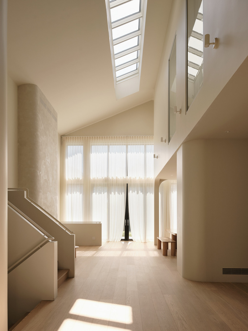 Dossier de presse | 7762-01 - Communiqué de presse | Les prix Mōnuma | Lauréats 2025 - La Pièce - Évènement + Exposition - <p>CONSTRUCTION | Rénovation 1M et plus</p><p>Gray par Modulor</p> - Crédit photo : Maxime Brouillet