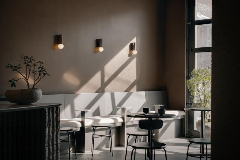 Dossier de presse | 7762-01 - Communiqué de presse | Les prix Mōnuma | Lauréats 2025 - La Pièce - Évènement + Exposition - <p>DESIGN | Commecial - Hospitalité</p><p>Café Even par Future Simple Studio</p> - Crédit photo : Felix Michaud