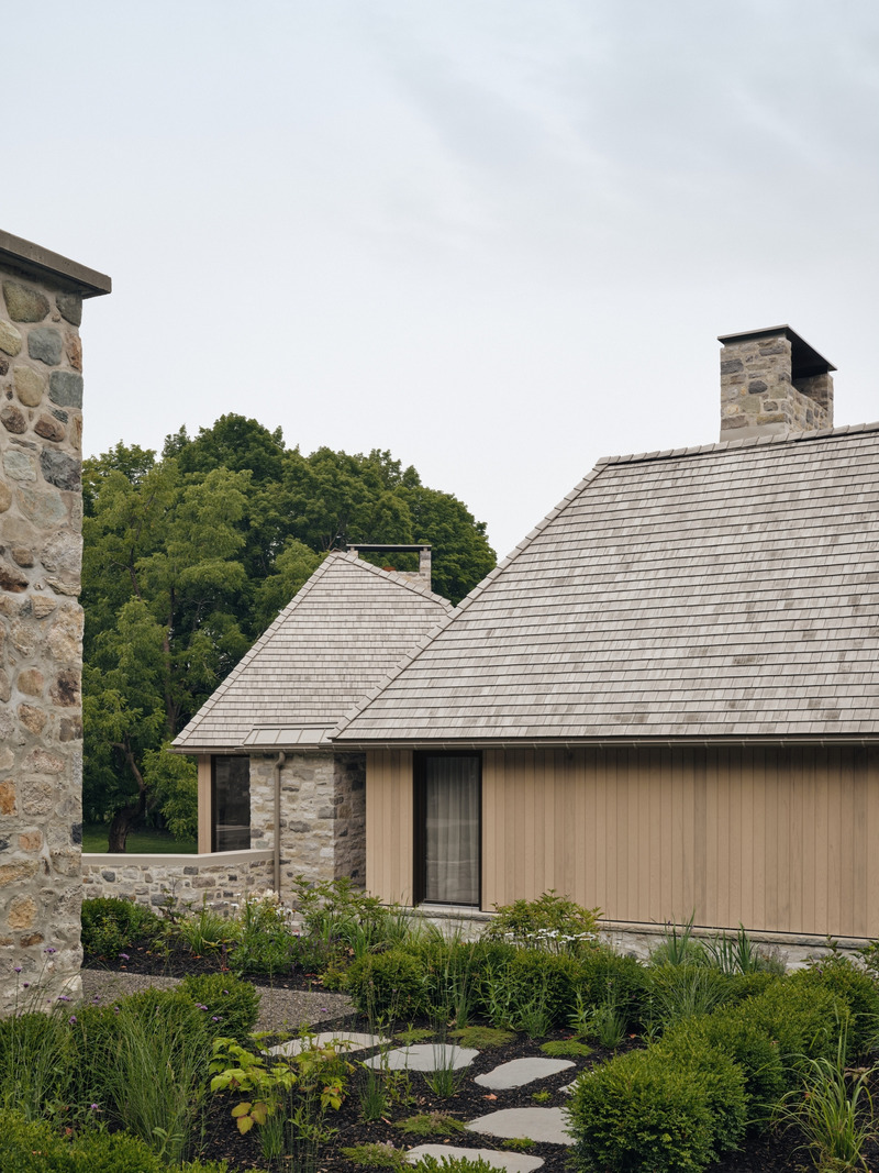 Dossier de presse | 7762-01 - Communiqué de presse | Les prix Mōnuma | Lauréats 2025 - La Pièce - Évènement + Exposition - <p>DESIGN | Construction neuve 1M et plus</p><p>BROM par Atelier Carle</p> - Crédit photo : Alex Lesage