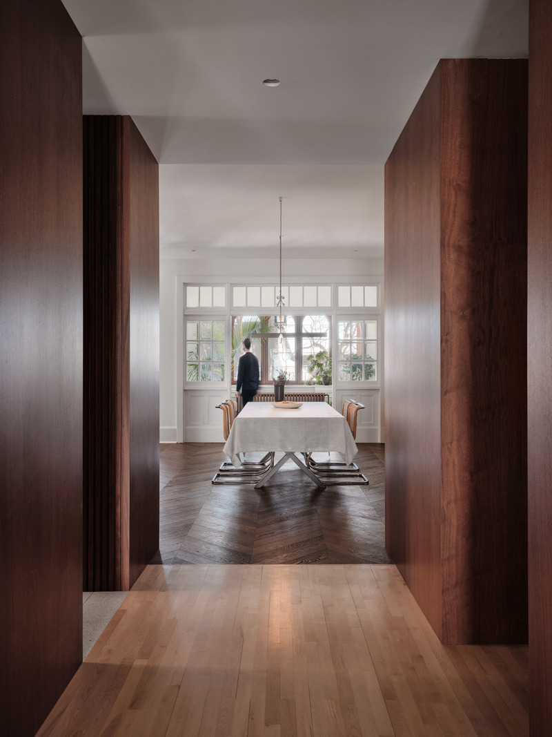 Dossier de presse | 7762-01 - Communiqué de presse | Les prix Mōnuma | Lauréats 2025 - La Pièce - Évènement + Exposition - <p>DESIGN | Rénovation 1M et plus </p><p>Résidence Cedar par Alexandre Bernier Architecte</p> - Crédit photo : Maxime Brouillet