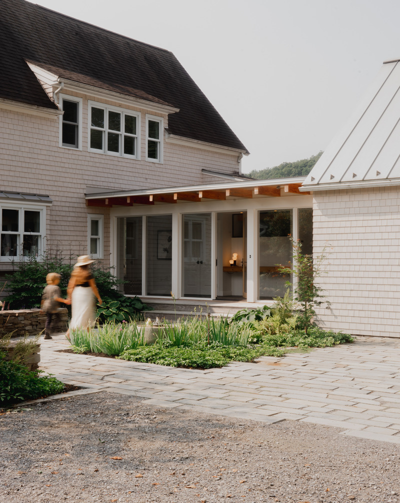 Dossier de presse | 7762-01 - Communiqué de presse | Les prix Mōnuma | Lauréats 2025 - La Pièce - Évènement + Exposition - <p>AMÉNAGEMENT EXTÉRIEUR | Façade </p><p>Alderbrooke par Paysages Knowlton</p> - Crédit photo : Augustin Chapdelaine