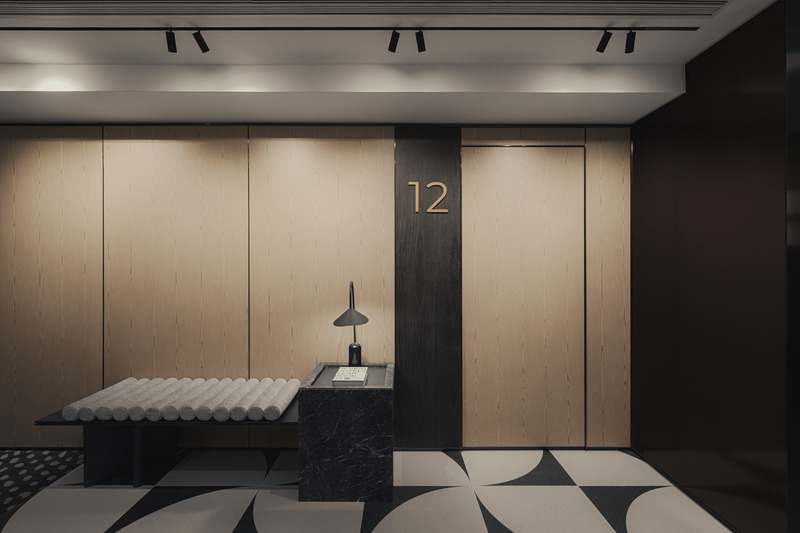 Dossier de presse | 7792-01 - Communiqué de presse | The Harbour’s Essence: Redefining Luxury Accommodation through Innovative Design in Hong Kong - W Interiors - Design d’intérieur commercial - Crédit photo : Ken Wong Photography 