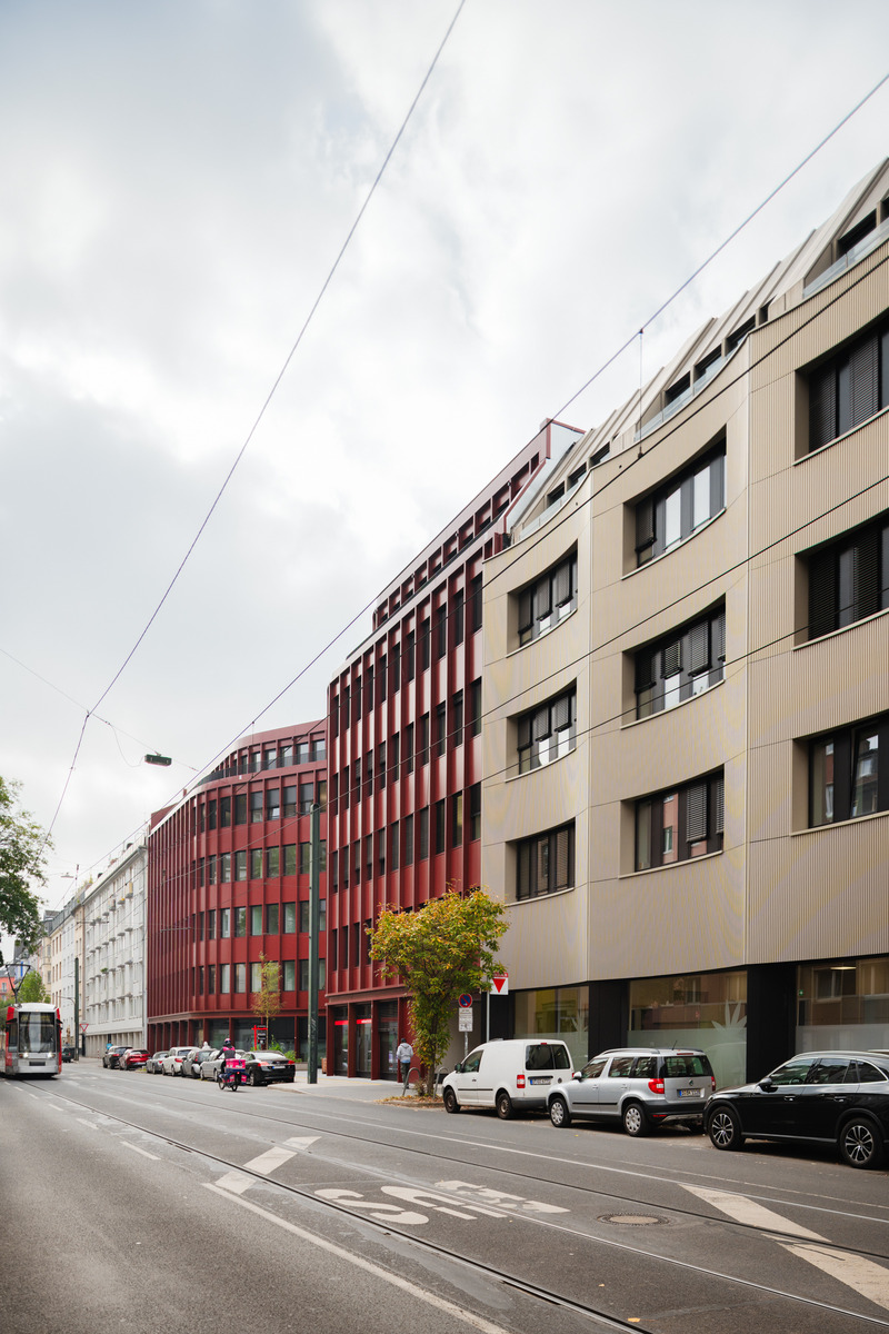 Dossier de presse | 6515-04 - Communiqué de presse | Curve X - JSWD - Architecture commerciale - Block perimeter closure with curved facade. - Crédit photo : Franco Casaccia / JSWD